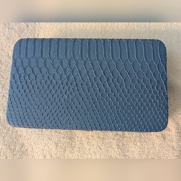 Trish McEvoy Blue Reptile Make-up/ Brushes Hardcase - Picture 3 of 14